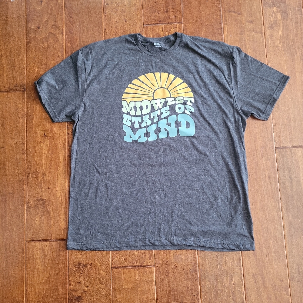 Gildan t shirt xxl. 60% cotton, 40%poly unisex tee